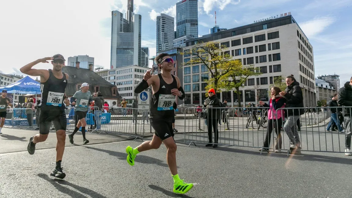 Schnellstes Männerfeld und Teilnehmerrekord beim Mainova Frankfurt Marathon 2026