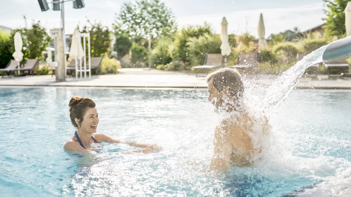 Regeneration im Thermalwasser der Therme Eins Bad Füssing