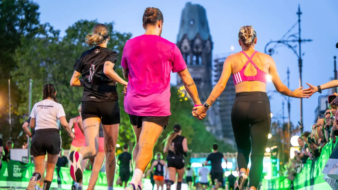 Adidas Runners City Night: Über 14.500 Sportbegeisterte erobern Berlin