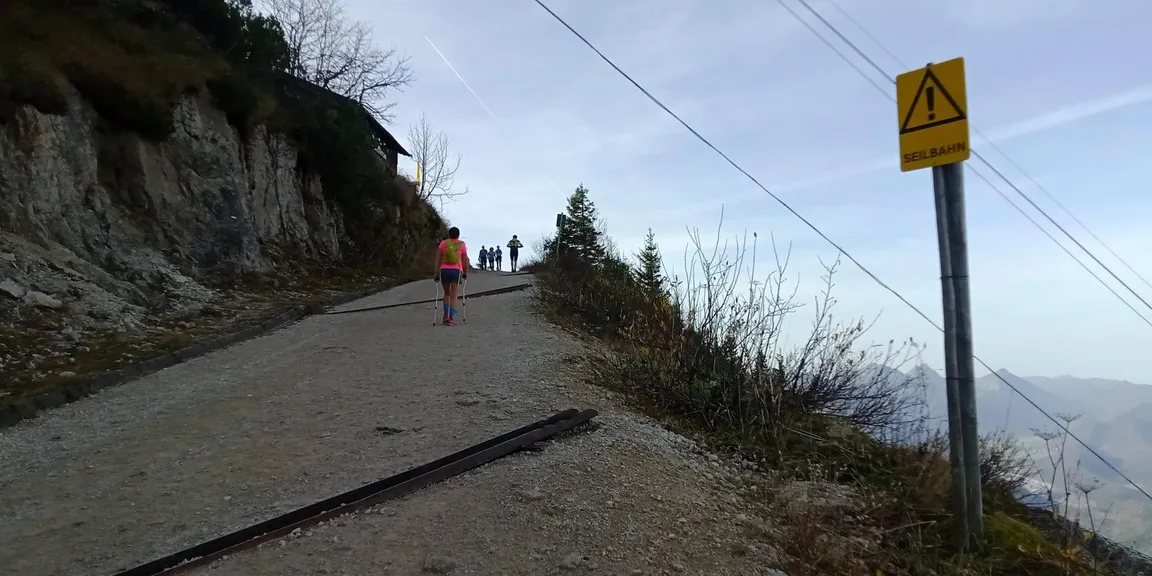 Wettkampfstrecke des Tegelberglaufs ab Tegelberg Talstation über Drehhüttenweg, Rohrkopfweg, Skiabfahrt zum Tegelberghaus und bis zur Bergstation.
