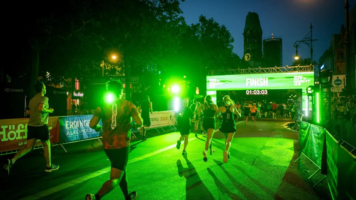 Favoriten und Elitefeld bei der adidas Runners City Night 2026